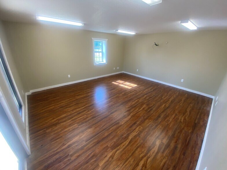 More Photos Of 101 Old Dairy Rd, Ailey Warehouse For Sale