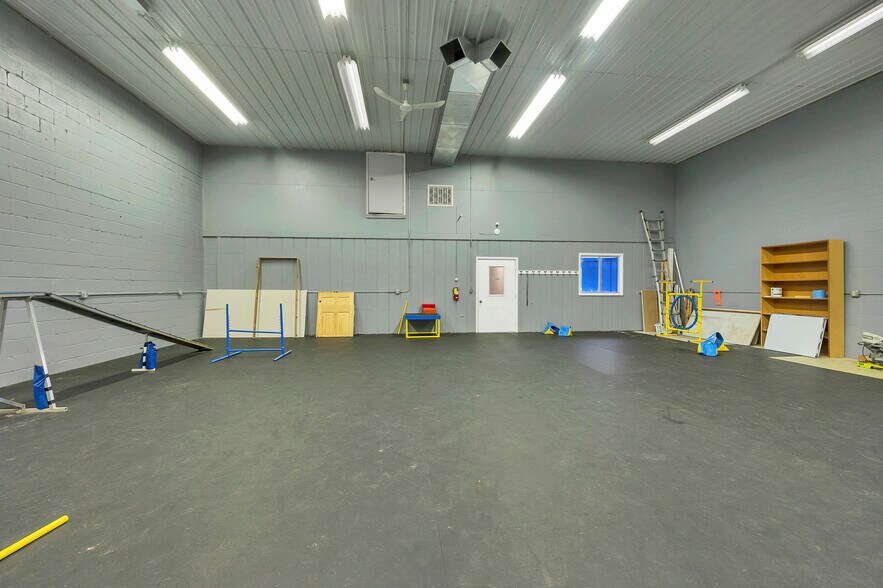 More Photos Of 1279 E Mason St, Green Bay Storefront For Sale