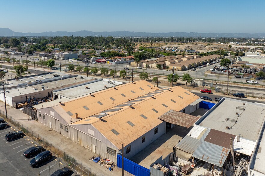More Photos Of 8426-8428 San Fernando Rd, Sun Valley Warehouse For Lease