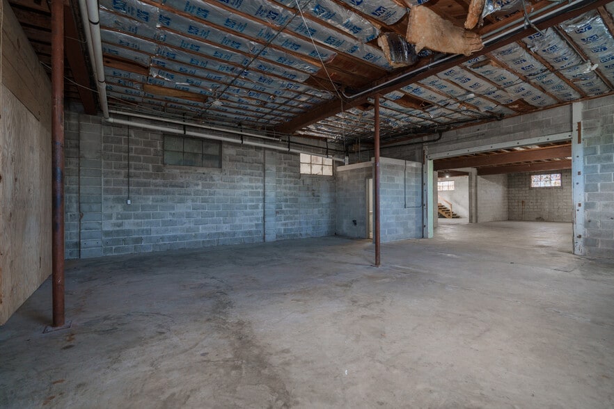More Photos Of 1919 Drummond Ave, Panama City Distribution For Lease