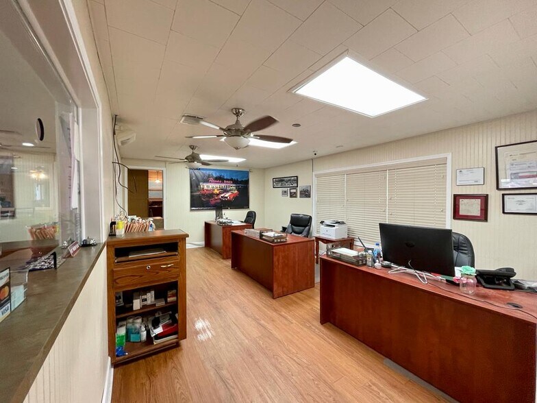 More Photos Of 4006 N Navarro St, Victoria Auto Dealership For Sale