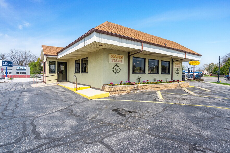 More Photos Of 2604 Custer St, Manitowoc General Retail For Sale