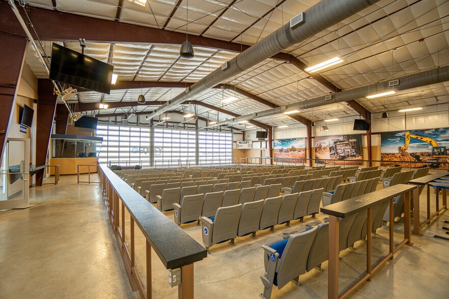 More Photos Of 7044 Interstate 10, Sealy Distribution For Sale