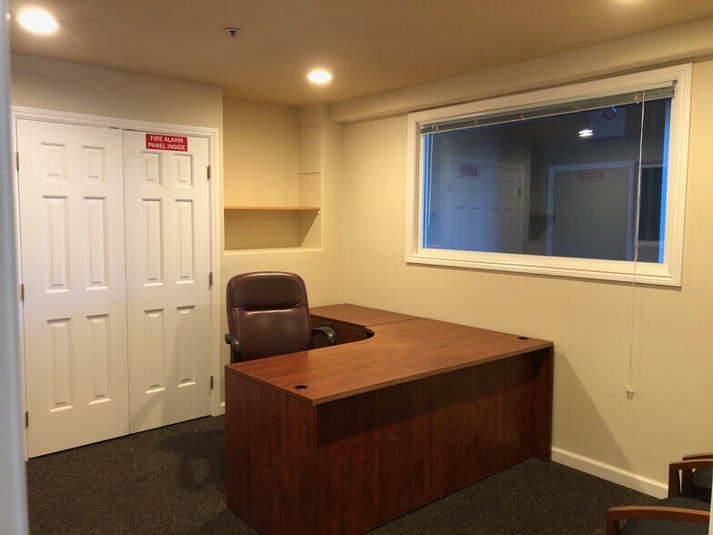 More Photos Of 1350 Central Ave, Santa Rosa Showroom For Lease