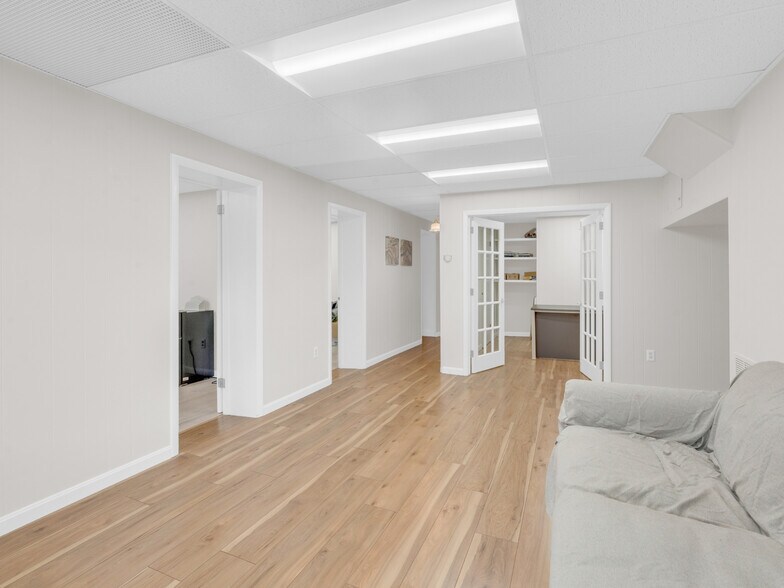 More Photos Of 239 E Main St, Westminster Office For Sale