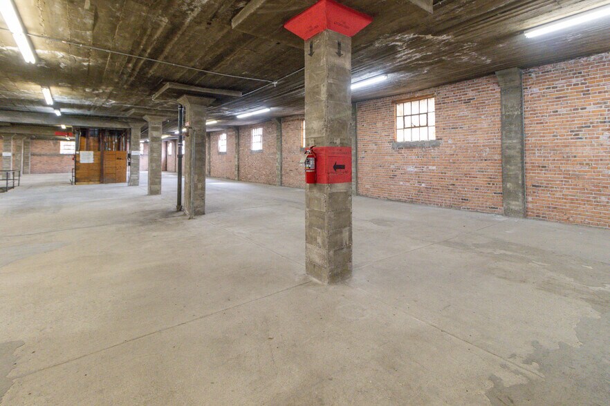 More Photos Of 902 S 1st Ave, Pocatello Distribution For Lease