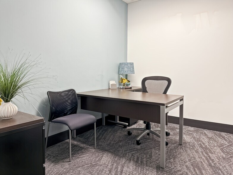 More Photos Of 12600 N Featherwood Dr, Houston Coworking Space