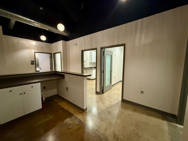 More Photos Of 2105 Juniper Lake Rd, West End Medical For Lease