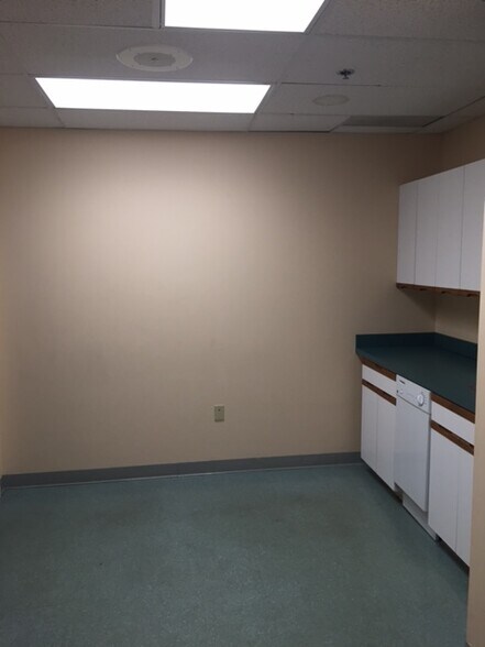 More Photos Of 620 Stanton Christiana Rd, Newark Medical For Lease