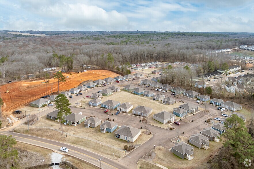 More Photos Of 360-372 Acadia Loop, Oxford Apartments For Sale