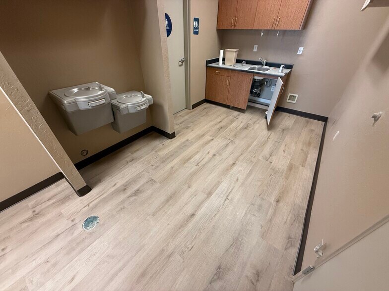 More Photos Of 90 Copper Cove Dr, Copperopolis Storefront For Lease