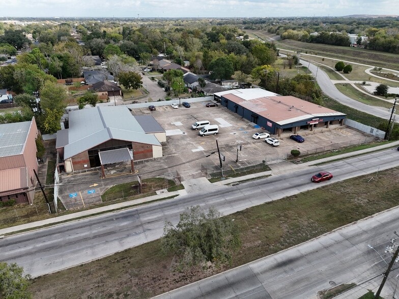 More Photos Of 14215 S Post Oak Rd, Houston Freestanding For Sale