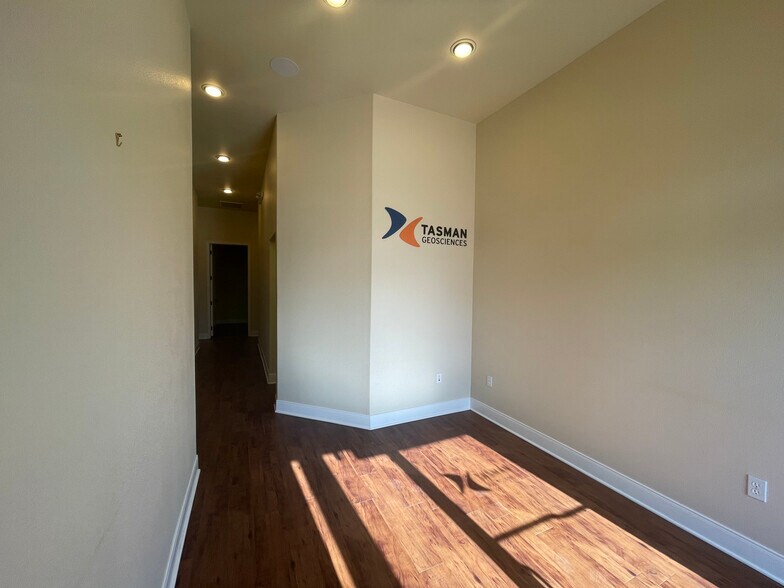 More Photos Of 1920 Corporate Dr, San Marcos Office For Sale