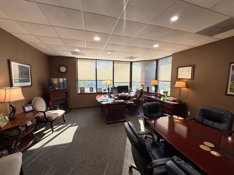 More Photos Of 8730 Bourgade St, Lenexa Loft Creative Space For Lease