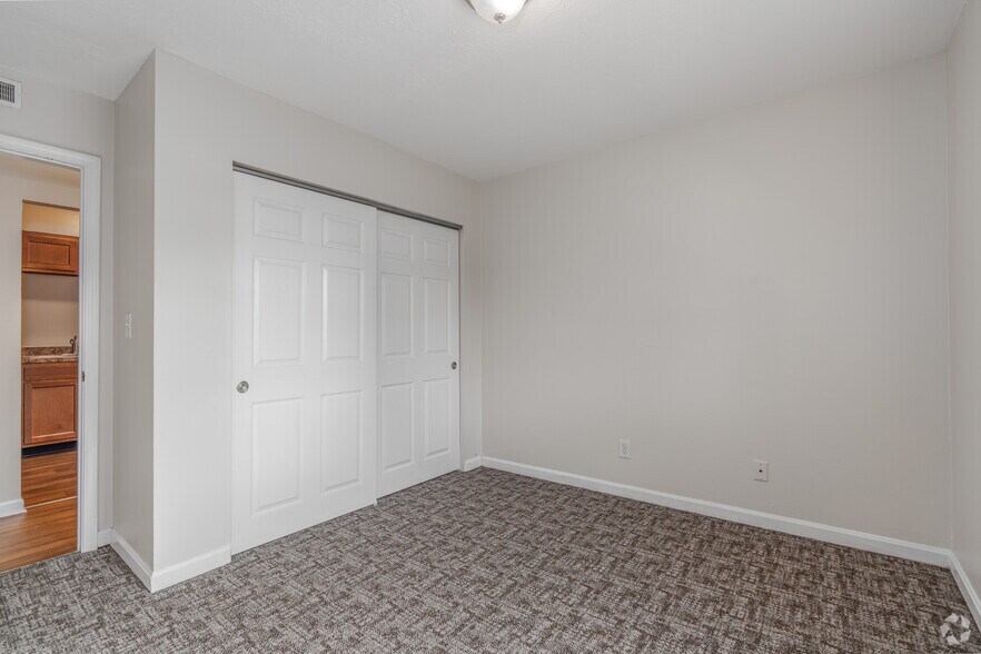 More Photos Of 7300-7310 Southside Dr, Louisville Apartments For Sale