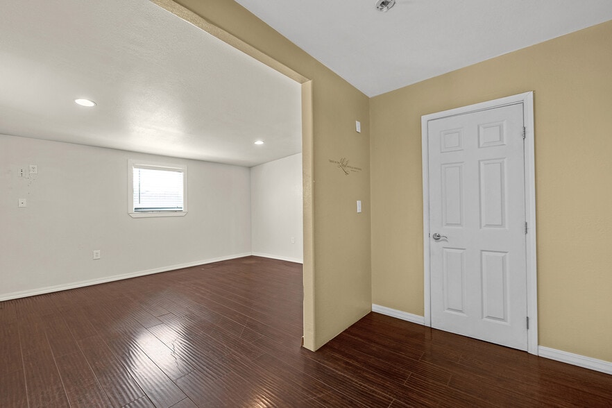 More Photos Of 1755 Washington Ave, San Leandro Bar For Sale