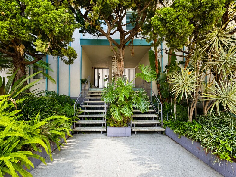 More Photos Of 1152 N Poinsettia Pl, West Hollywood Apartments For Sale