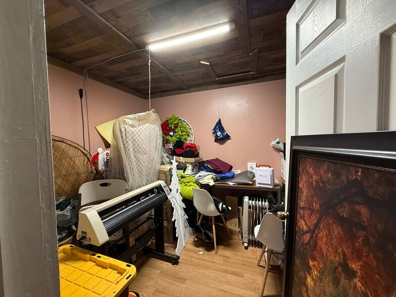 More Photos Of 923 Commercial St, Conyers Storefront For Sale