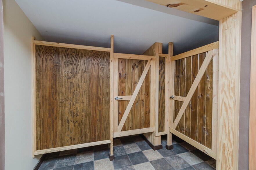 More Photos Of 1610 W 6th Ave, El Dorado General Retail For Sale