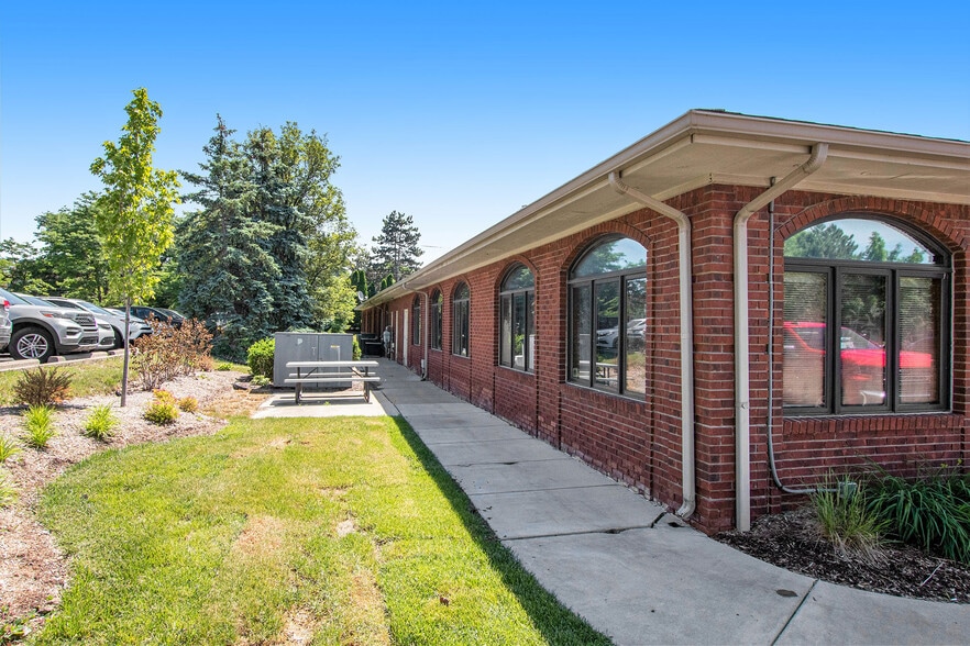 More Photos Of 645 Barclay Cir, Rochester Hills Medical For Lease