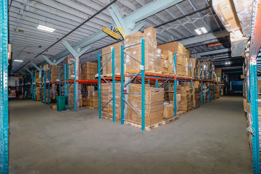 More Photos Of 827 Douglas Ave, Portsmouth Warehouse For Lease