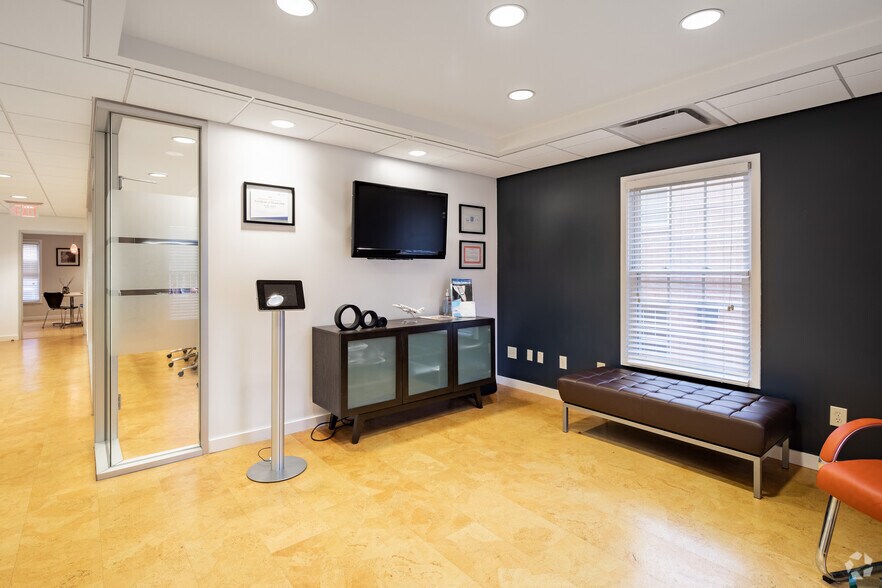 More Photos Of 2440 Sandy Plains Rd, Marietta Office For Lease