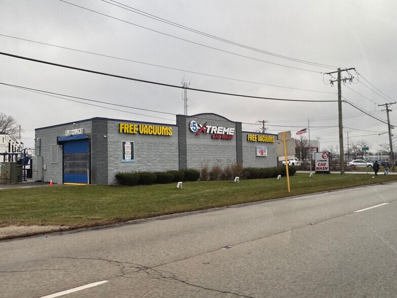 More Photos Of 527 N Green Bay Rd, Waukegan Carwash For Sale