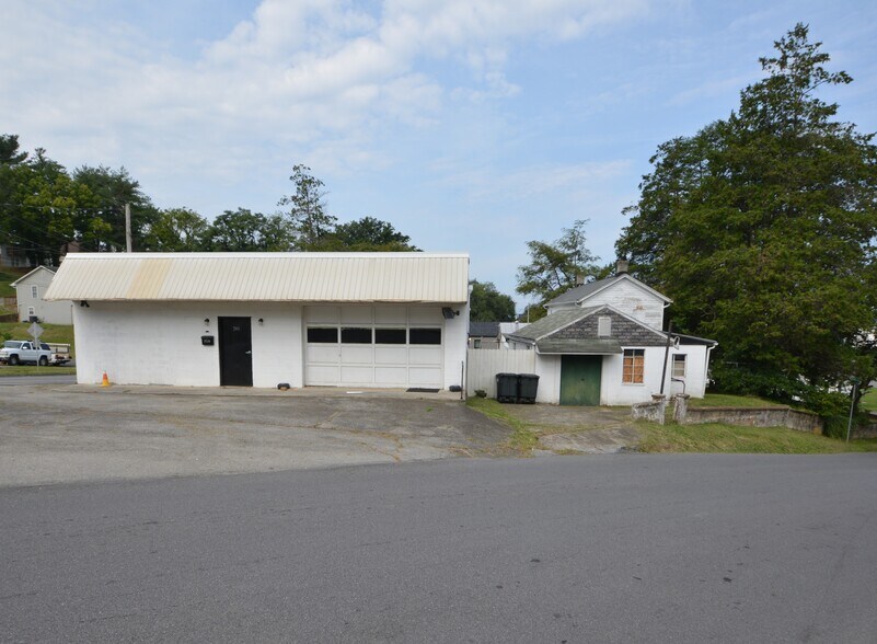 More Photos Of 709 E Jackson Ave, Vinton Specialty For Sale