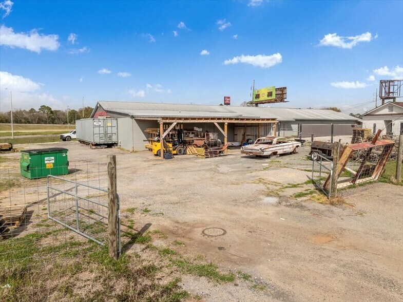 More Photos Of 1600 E Oglethorpe Blvd, Albany Freestanding For Sale