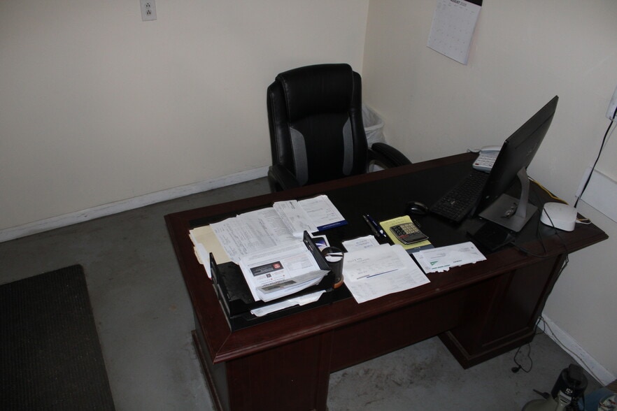 More Photos Of 674 Main St, Portland Marina For Sale
