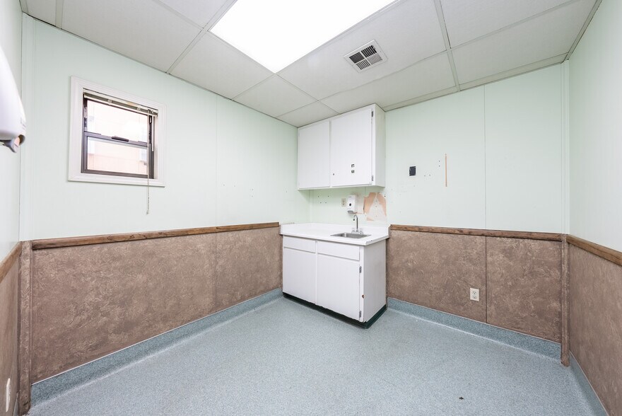 More Photos Of 927 O St, Firebaugh Healthcare For Sale