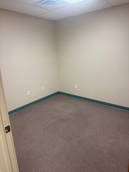 More Photos Of 38394 DuPont Blvd, Selbyville General Retail For Lease