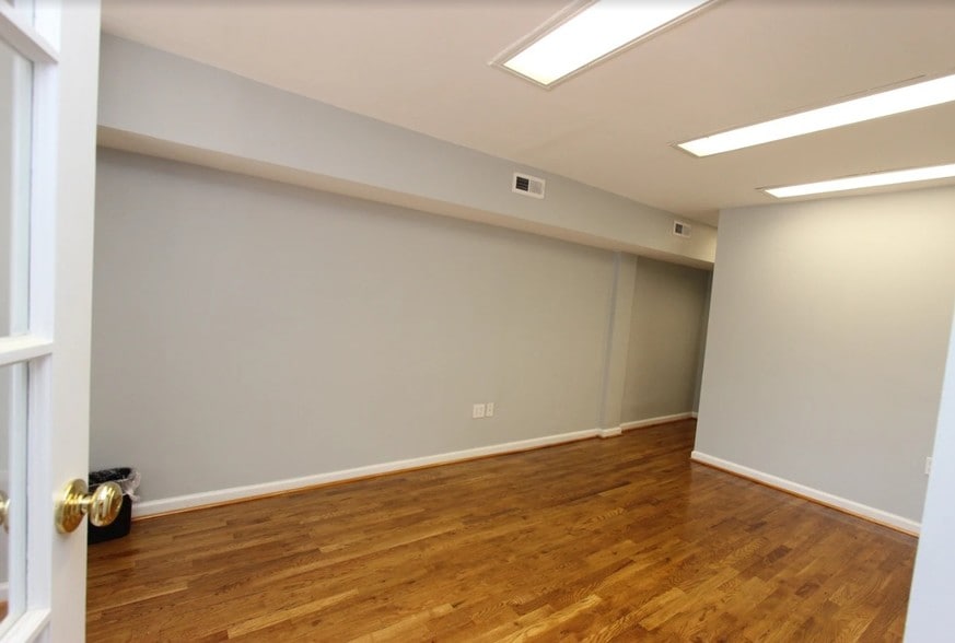 More Photos Of 303 Massachusetts Ave NE, Washington Office For Sale
