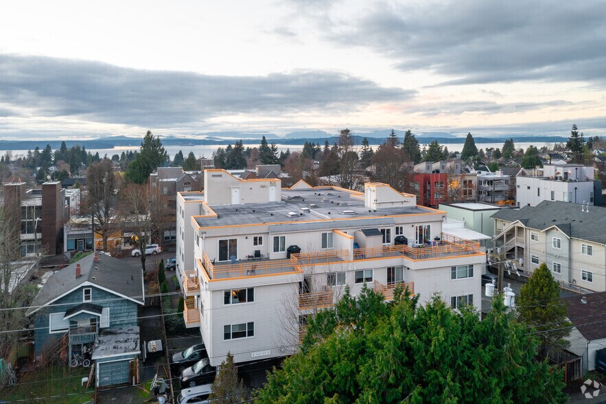 More Photos Of 6040 California Ave SW, Seattle Apartments For Lease