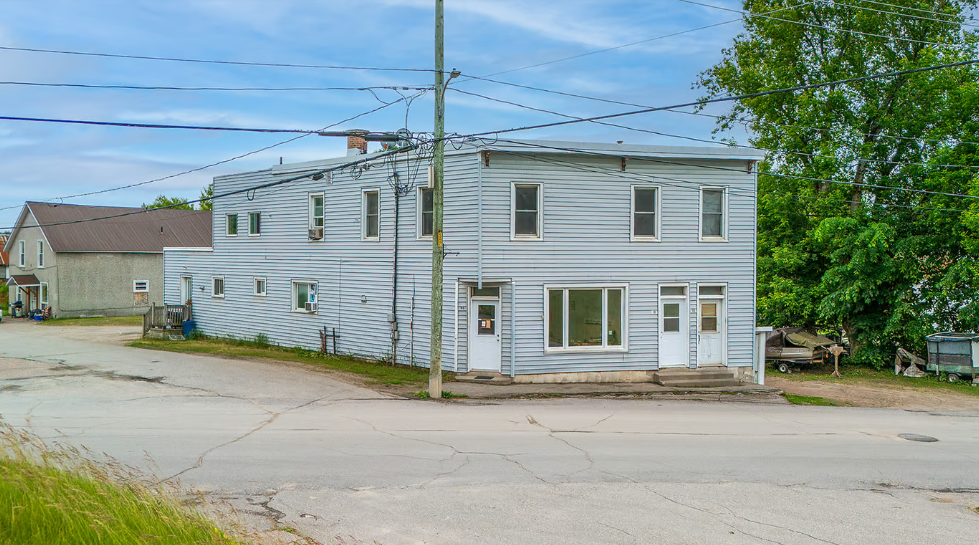 Primary Photo Of 101-103 Rue Leslie, Campbell's Bay Apartments For Sale