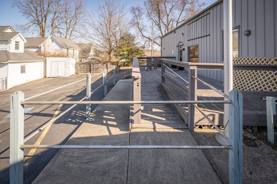 More Photos Of 210 N West St, Hillsboro Office For Sale