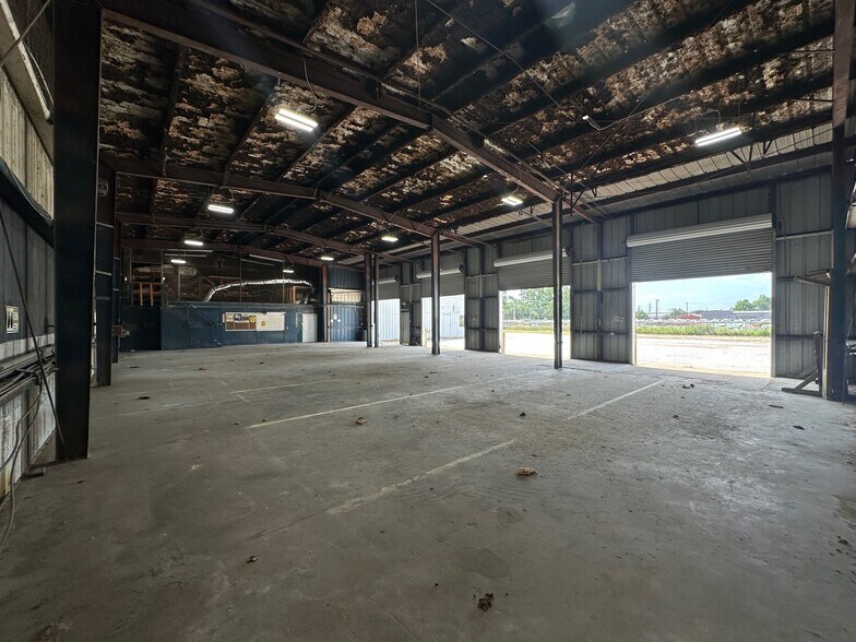 More Photos Of 1505 Brittmoore Rd, Houston Warehouse For Lease