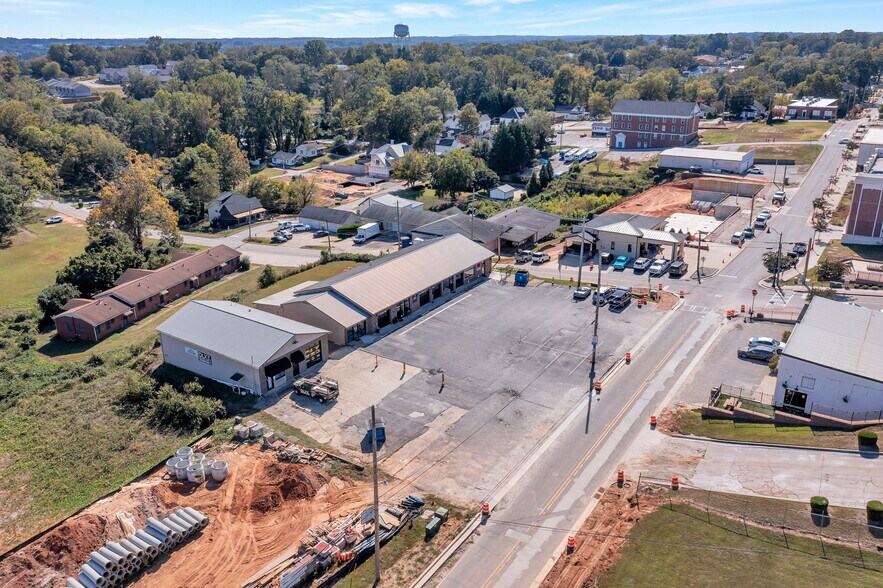 More Photos Of 179 E Moreno St, Buford General Retail For Sale