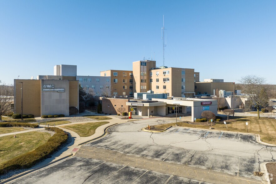 More Photos Of 818 Riverside Ave, Adrian Hospital For Sale