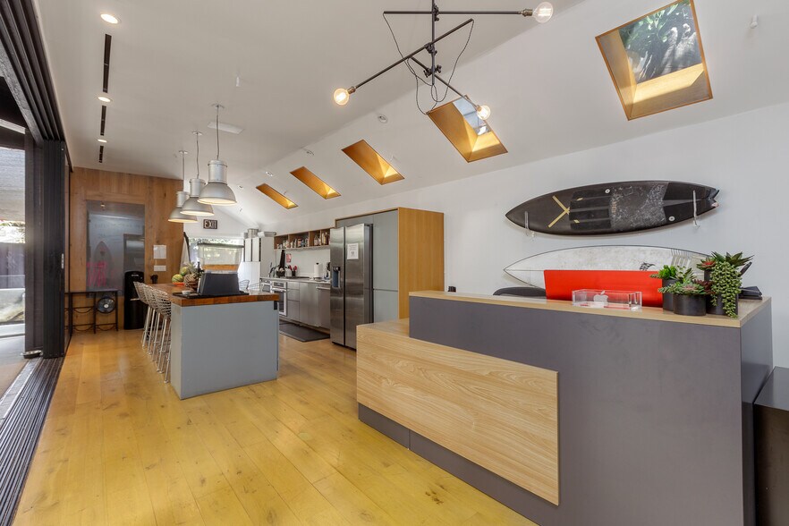 More Photos Of 1746 Abbot Kinney Blvd, Venice Loft Creative Space For Lease