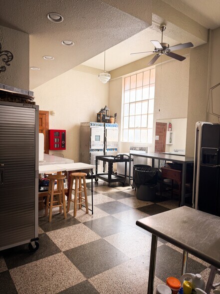 More Photos Of 900 Market St, Shreveport Office For Sale