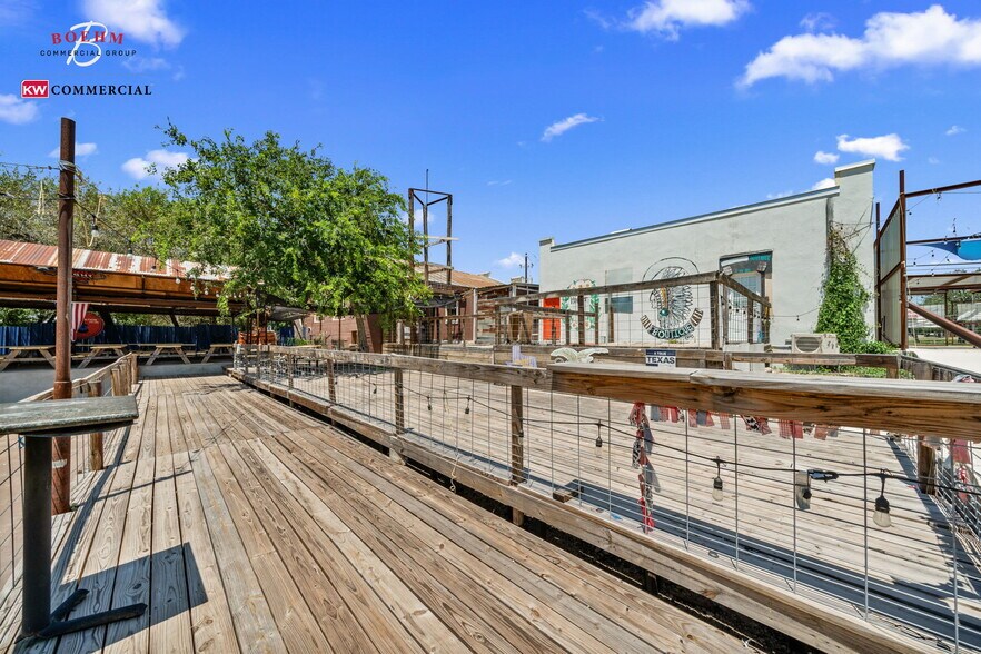 More Photos Of 23699-23737 W US Highway 290, Harper Storefront For Sale