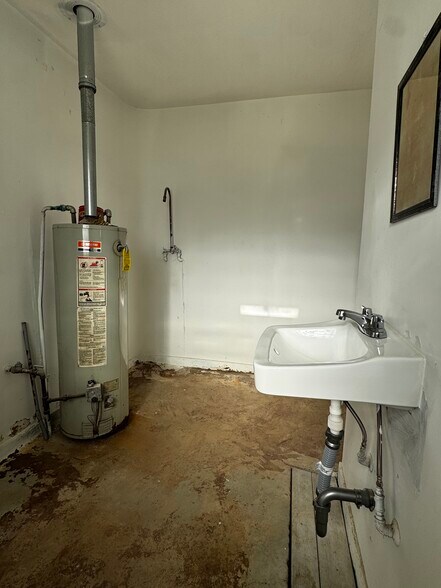 More Photos Of 620 Elk St, Alexander Warehouse For Sale