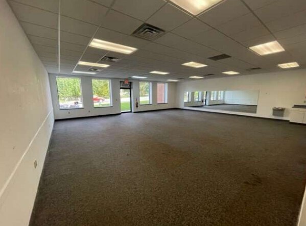 More Photos Of 19 North St, Marcellus Freestanding For Lease