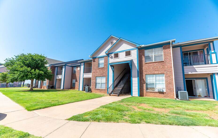 More Photos Of 300 Madison Ave, Childress Apartments For Sale