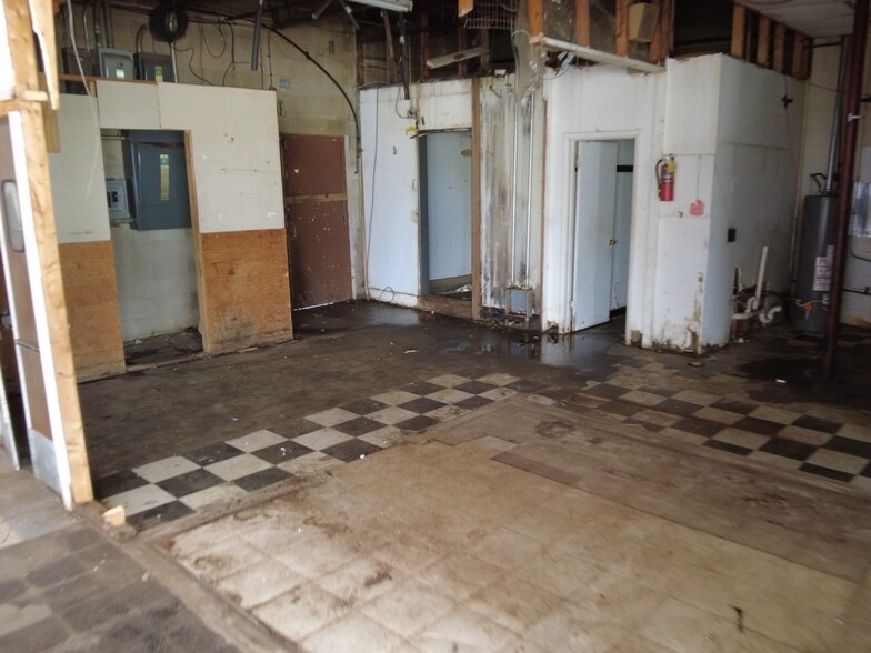 More Photos Of 500 Old Indiana 28 Hwy, Williamsport Freestanding For Sale