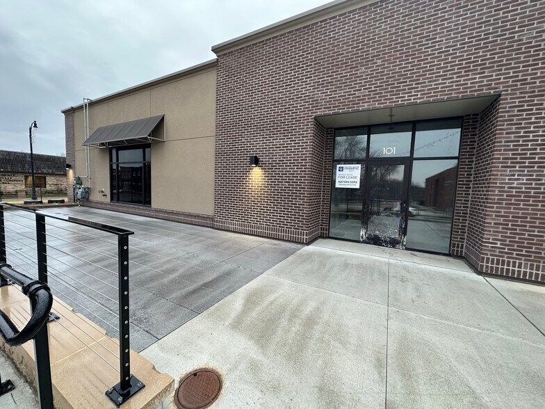More Photos Of 101 S Main St, Le Sueur Storefront For Lease