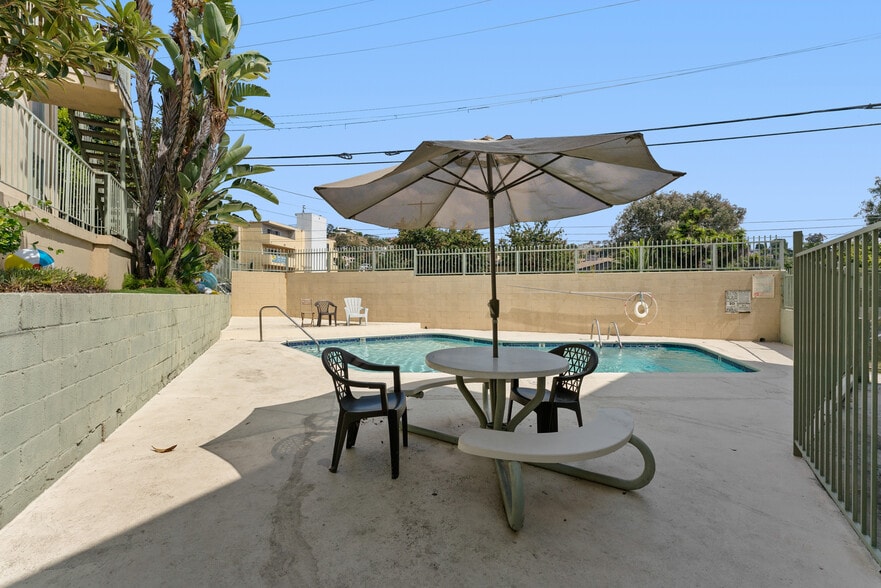 More Photos Of 2131 N Cahuenga Blvd, Los Angeles Apartments For Sale