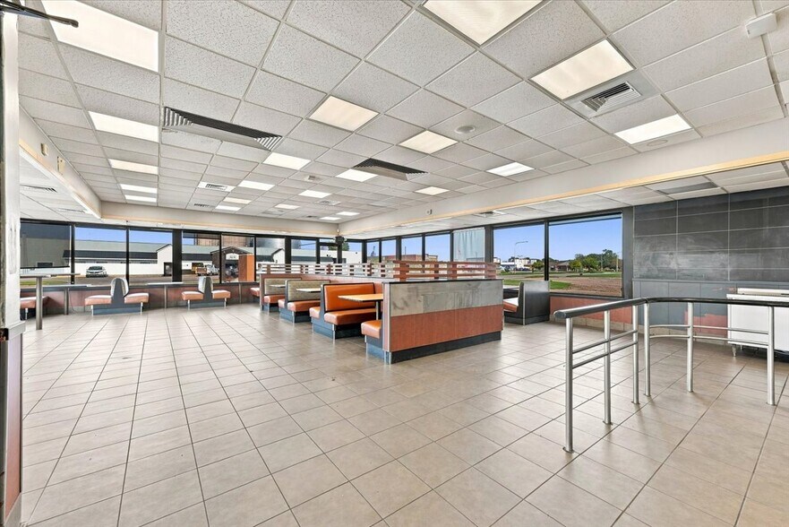 More Photos Of 1410 N Broadway St, Red Oak Fast Food For Lease