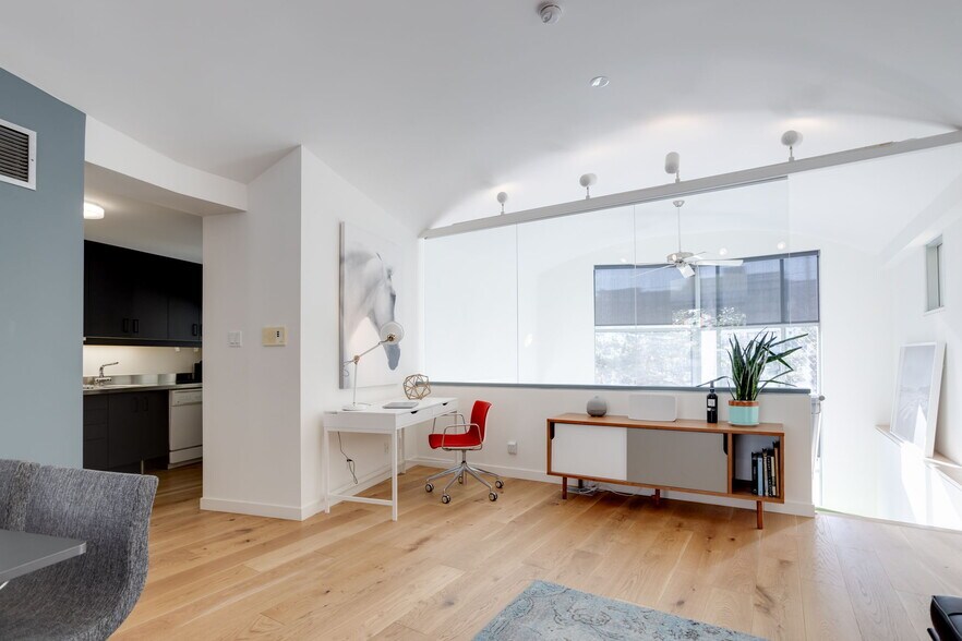 More Photos Of 115 Walnut Ave, Toronto Office For Sale